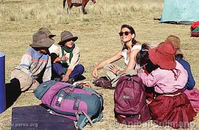 Touriste accompagne d'enfants  Olleros (Ancash)