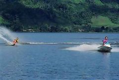 Ski nautique sur la Laguna Azul