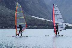 Planche  voile sur la lagune de Llanganuco