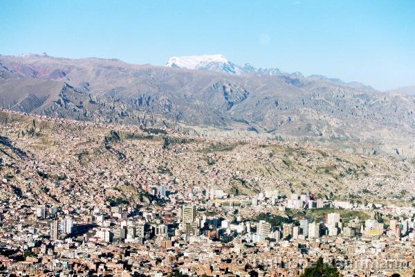La Paz : Capitale de la Bolivie qui s'tend dans une cuvette entre 3200 et 4000 mtres