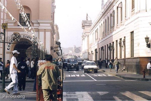 Bureau de poste et Santo Domingo, Lima