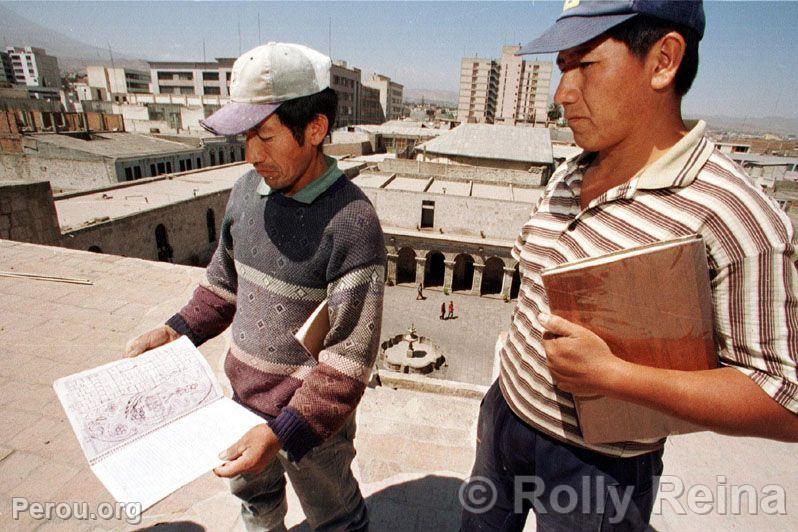 Ouvriers dans l'église La Compañía, Arequipa