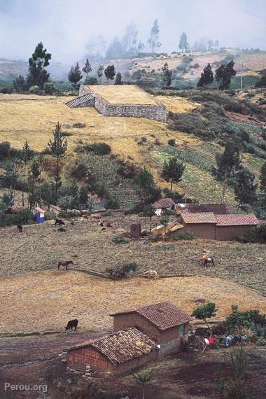 Ushnu dans la campagne de Sayhuite, Apurmac