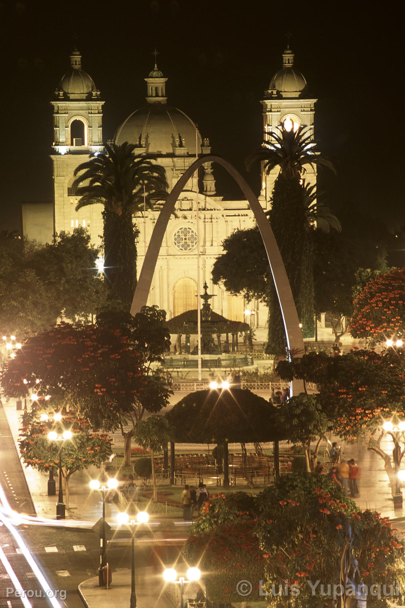 Place et Cathédrale, Tacna