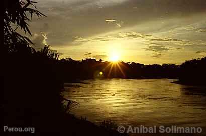 Coucher de soleil sur le fleuve Tambopata