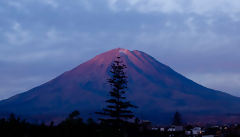 Volcan Misti et ville d'Arequipa