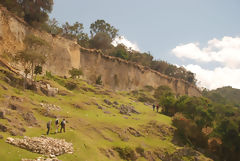 Touristes  la Forteresse de Kulap